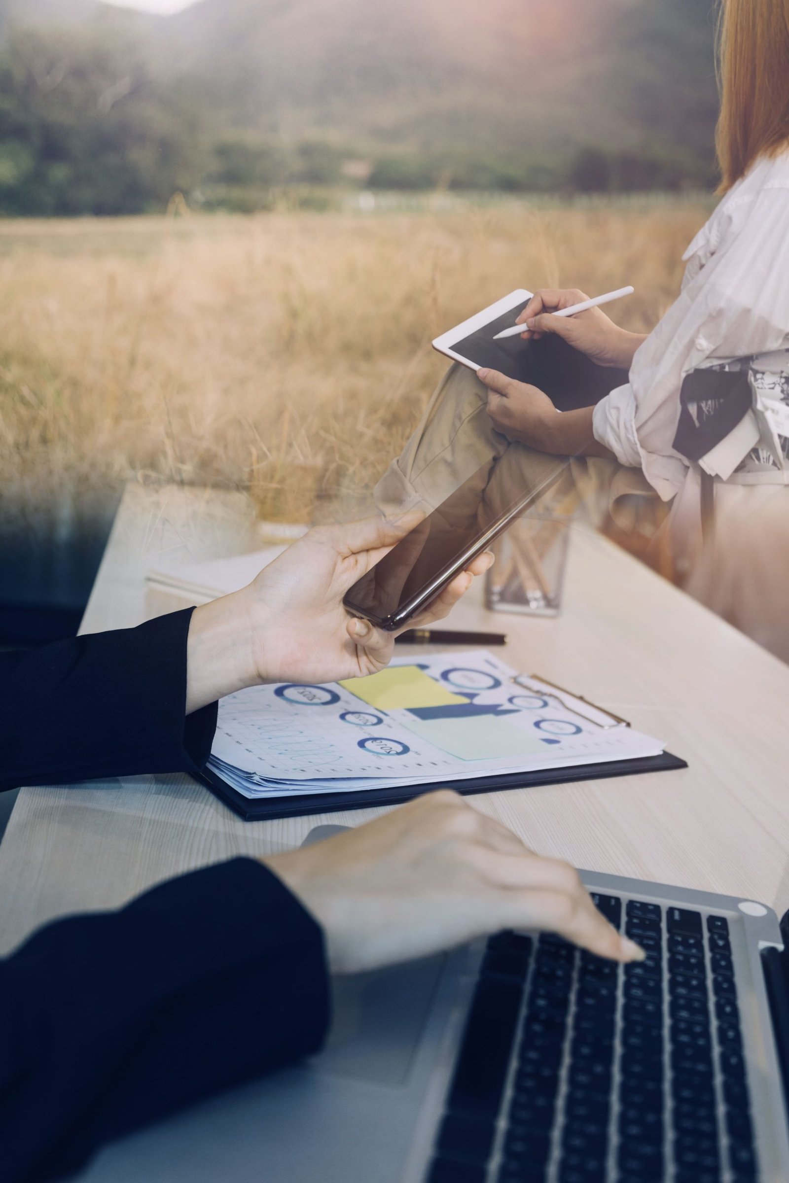 vecteezy-business-consulting-meeting-working-and-brainstorming-new-10824512