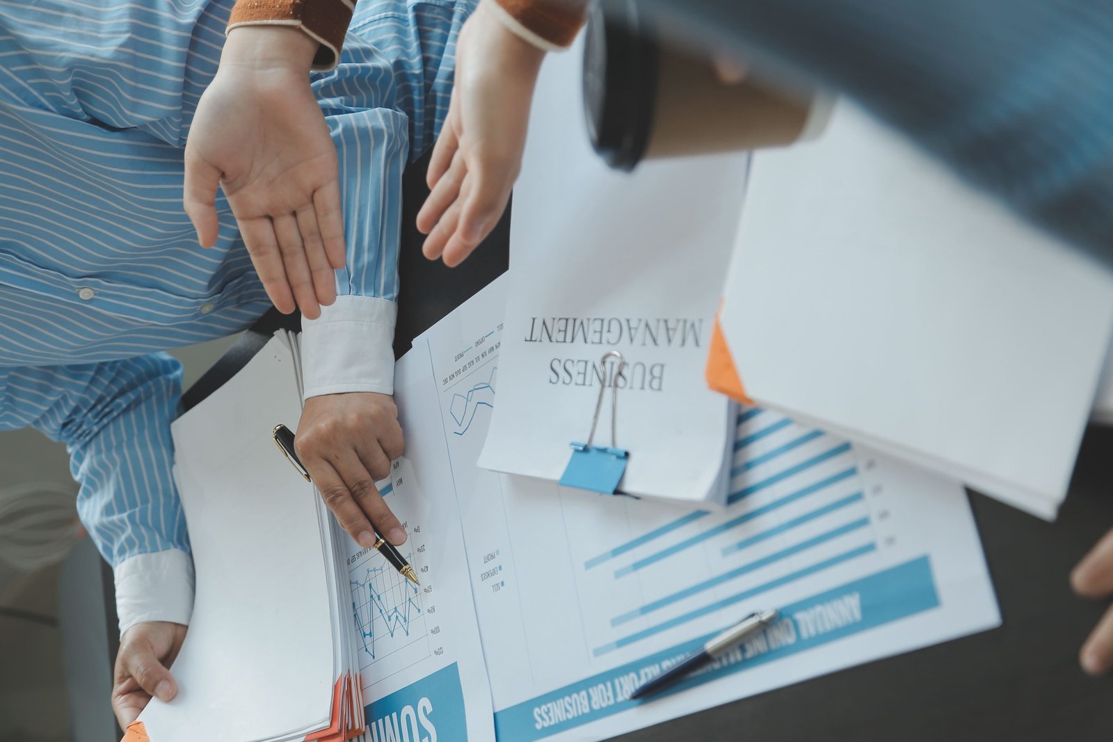 vecteezy-business-people-meeting-design-ideas-concept-business-planning-22420868