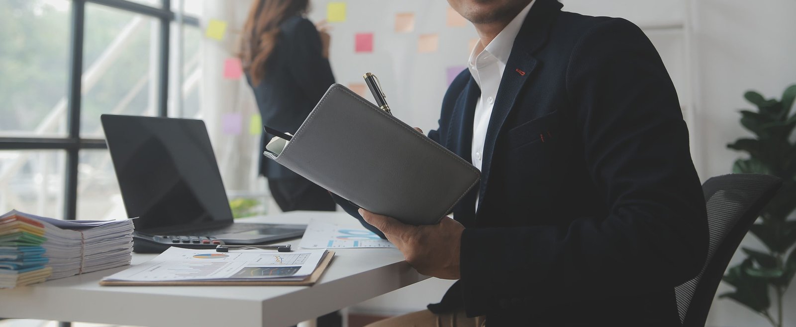 vecteezy-business-professionals-group-of-young-confident-business-22776531